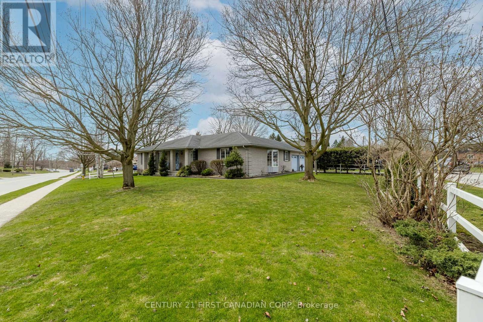196 Hull Road, Strathroy-Caradoc, Ontario  N7G 3P2 - Photo 3 - X12213939
