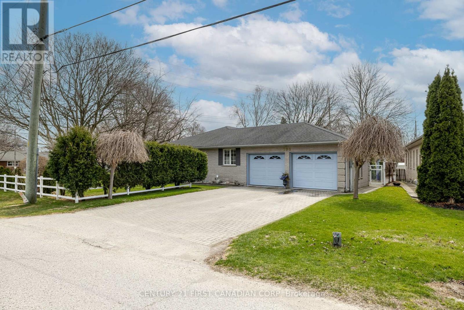 196 Hull Road, Strathroy-Caradoc, Ontario  N7G 3P2 - Photo 5 - X12213939