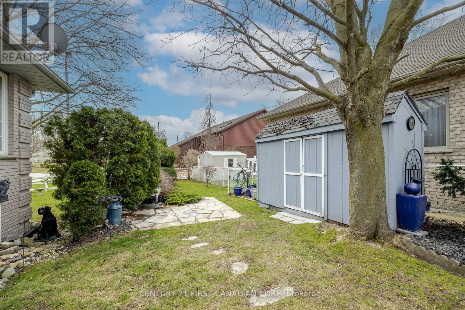 196 Hull Road, Strathroy-Caradoc, Ontario  N7G 3P2 - Photo 8 - X12213939