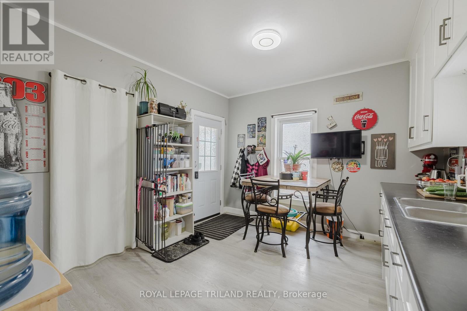 Photo 11 of 26 for 245 Sydenham Street E