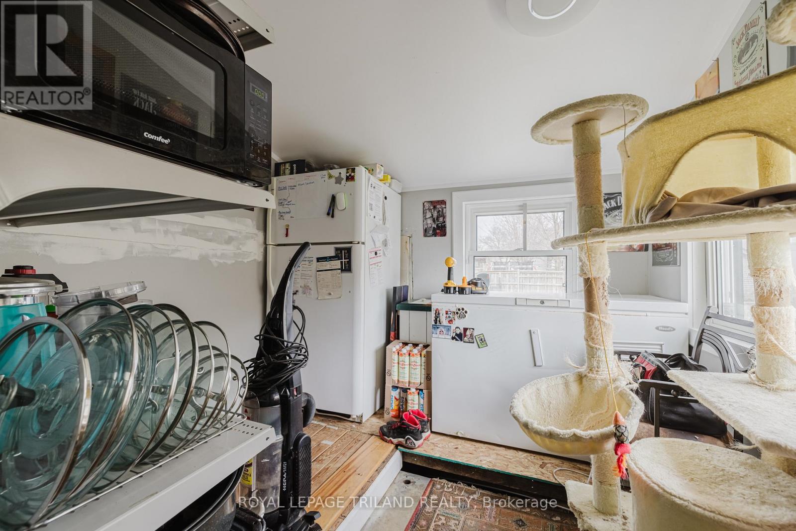 Photo 13 of 26 for 245 Sydenham Street E