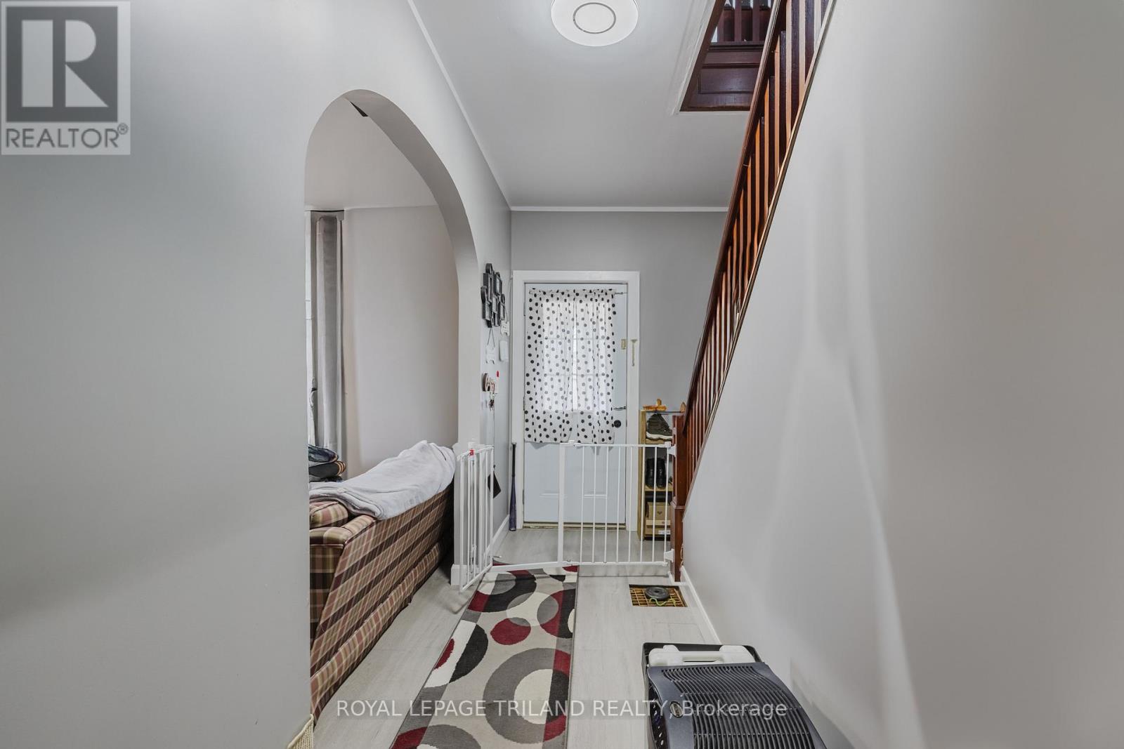 Photo 4 of 26 for 245 Sydenham Street E