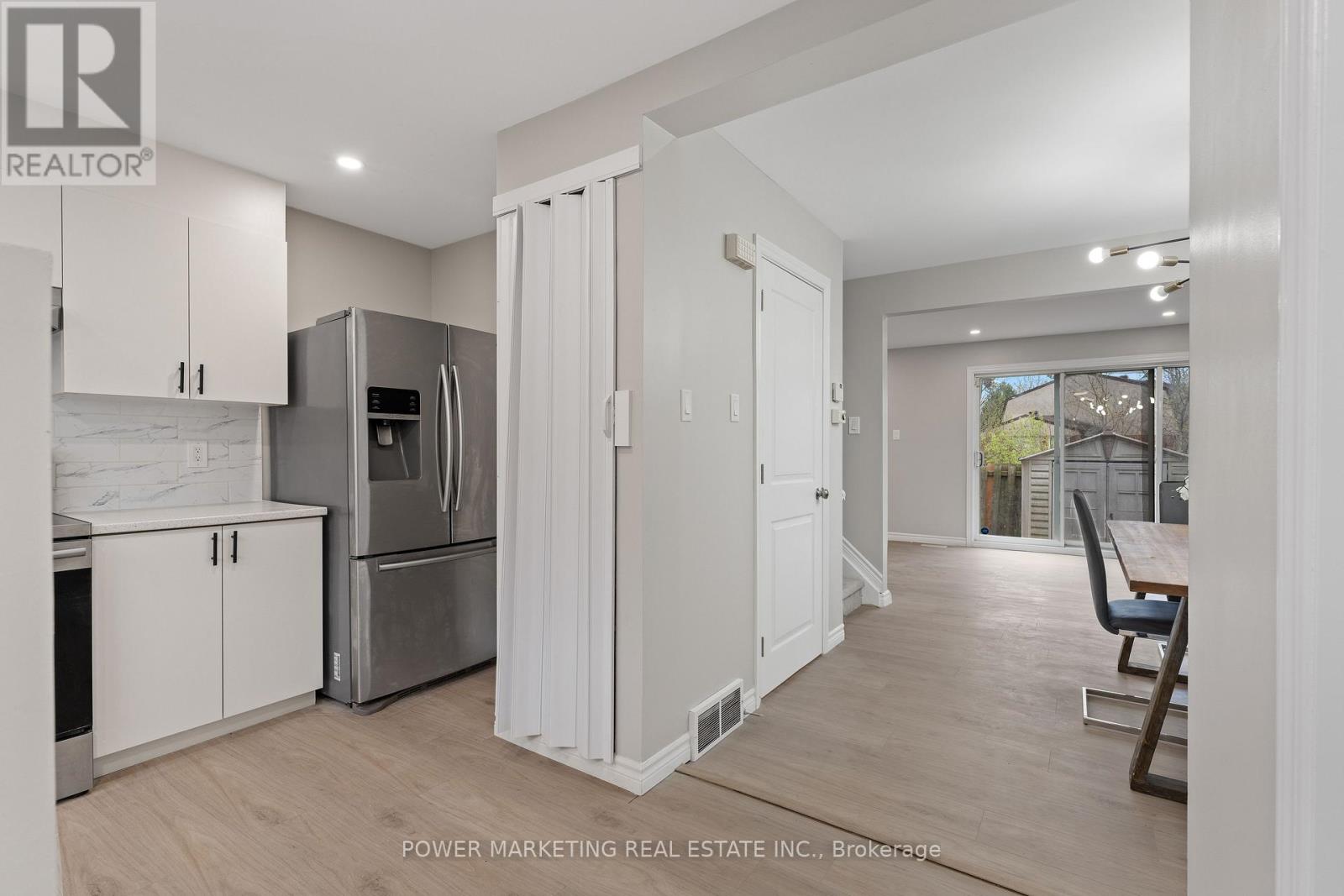 1566 Feather Lane, Ottawa, Ontario  K1T 1V4 - Photo 4 - X12213855