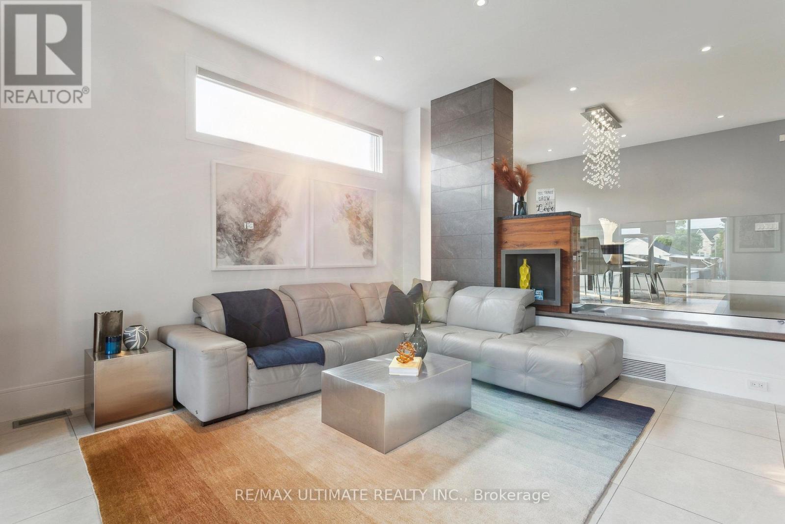 1139 Glengrove Avenue W, Toronto, Ontario  M6B 2K5 - Photo 7 - W12209922