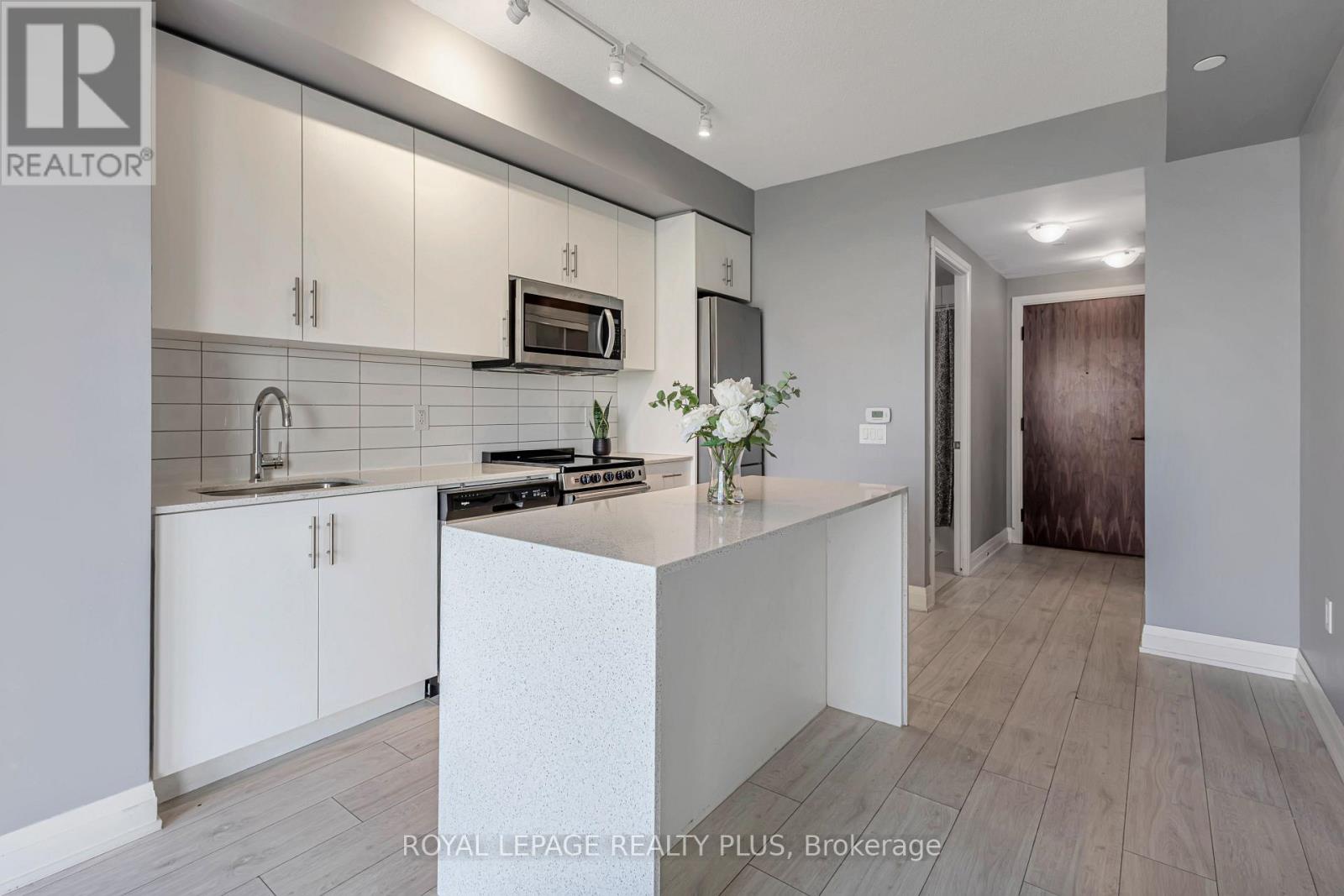 701 - 509 Dundas Street W, Oakville, Ontario  L6M 1L9 - Photo 6 - W12211121