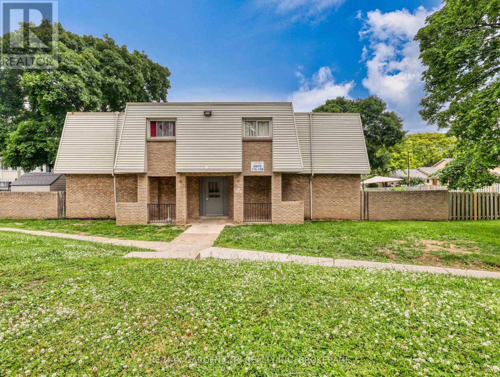 176 - 17 OLD PINE TRAIL, St. Catharines, Ontario
