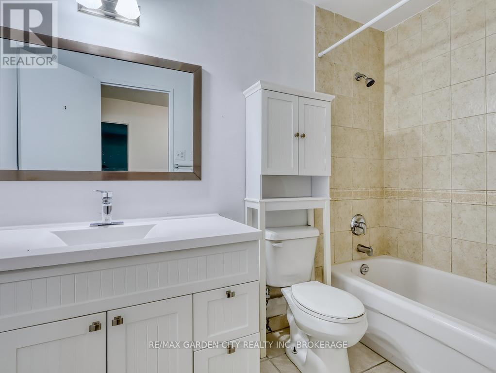 176 - 17 Old Pine Trail, St. Catharines, Ontario  L2M 6P9 - Photo 15 - X12213890