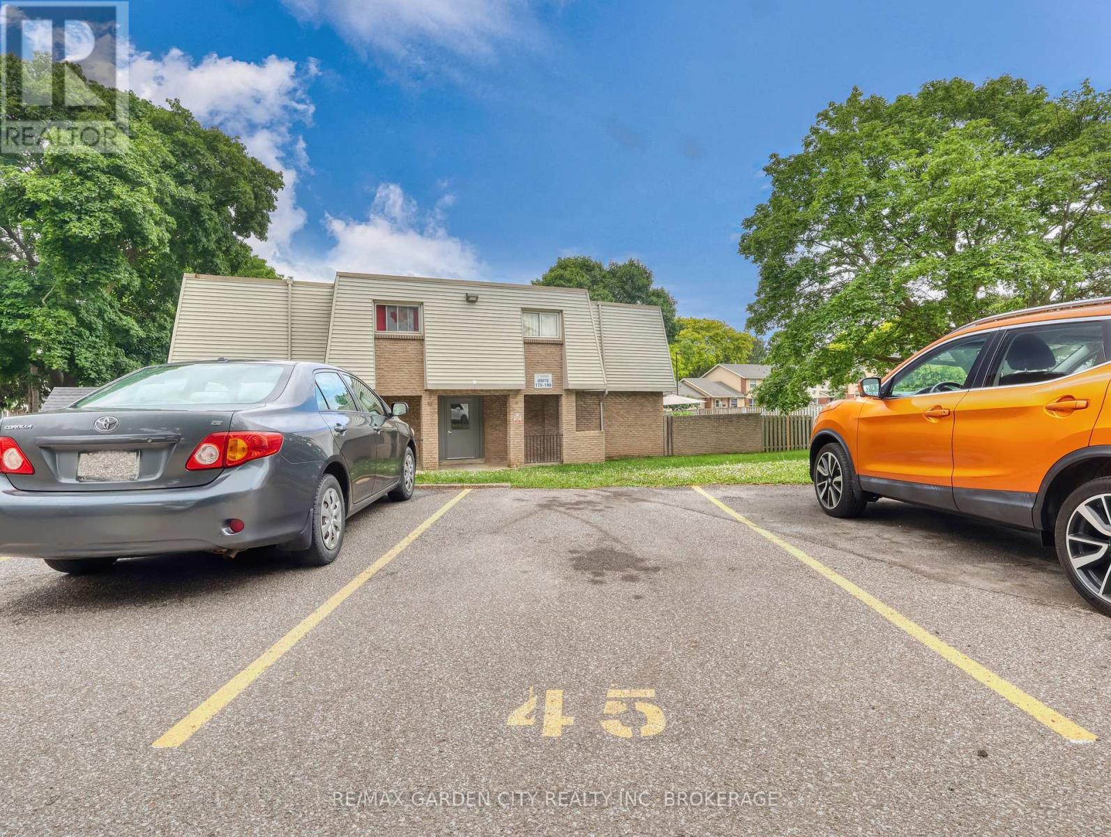176 - 17 Old Pine Trail, St. Catharines, Ontario  L2M 6P9 - Photo 3 - X12213890
