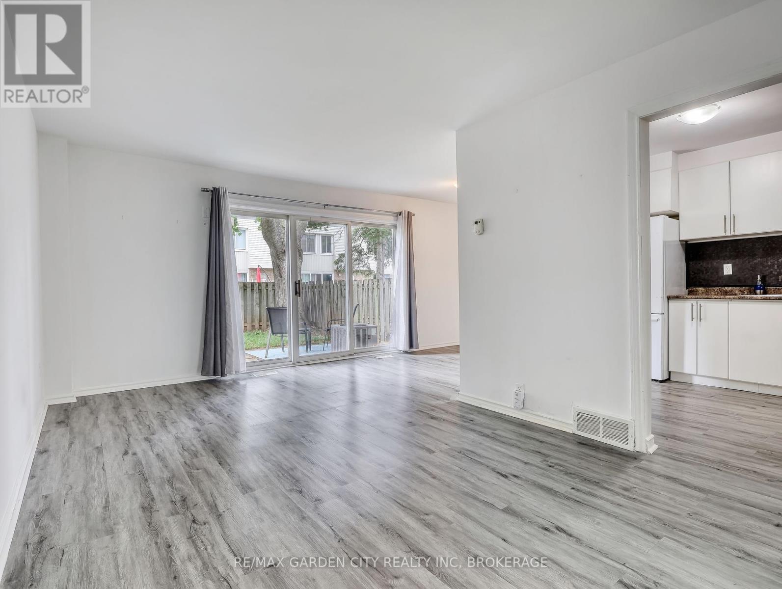 176 - 17 Old Pine Trail, St. Catharines, Ontario  L2M 6P9 - Photo 6 - X12213890