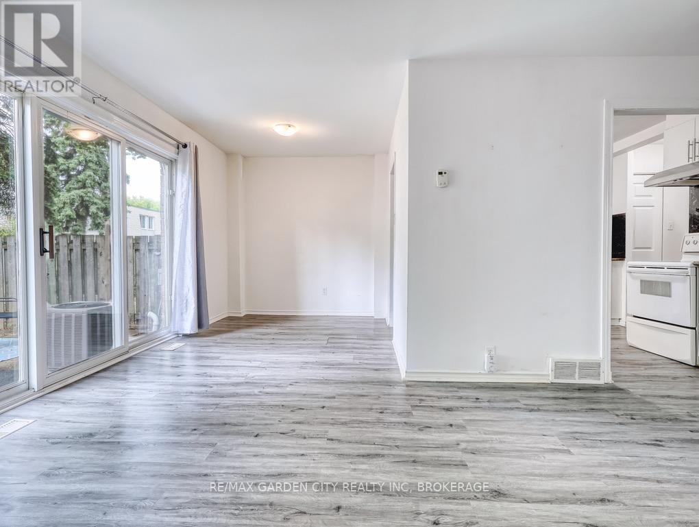 176 - 17 Old Pine Trail, St. Catharines, Ontario  L2M 6P9 - Photo 7 - X12213890