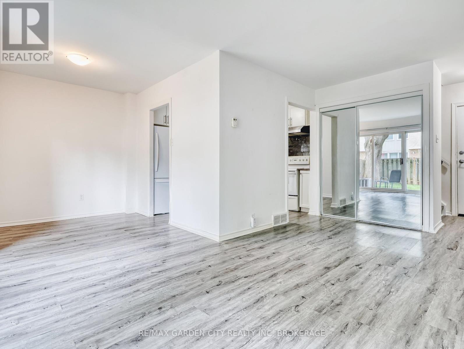 176 - 17 Old Pine Trail, St. Catharines, Ontario  L2M 6P9 - Photo 8 - X12213890