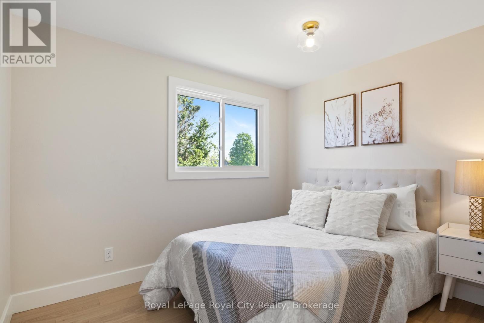 92 Scenic Wood Crescent, Kitchener, Ontario  N2A 3N6 - Photo 16 - X12213930