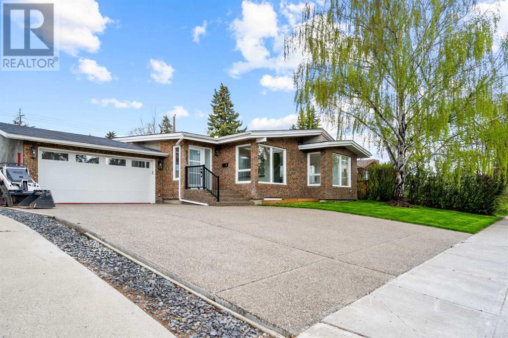 6503 Lombardy Crescent Sw, Calgary, Alberta  T3E 5R3 - Photo 2 - A2223210
