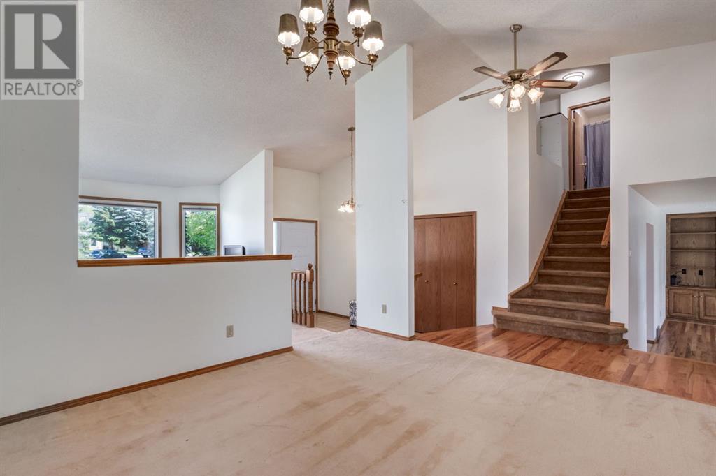 51 Scenic Park Crescent Nw, Calgary, Alberta  T3L 1R8 - Photo 6 - A2225501