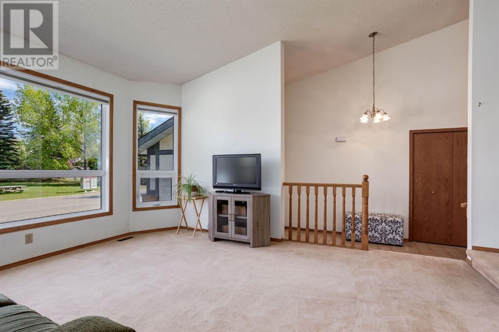 51 Scenic Park Crescent Nw, Calgary, Alberta  T3L 1R8 - Photo 4 - A2225501