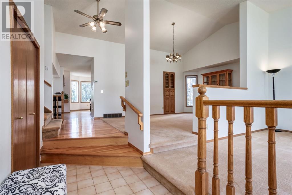 51 Scenic Park Crescent Nw, Calgary, Alberta  T3L 1R8 - Photo 2 - A2225501