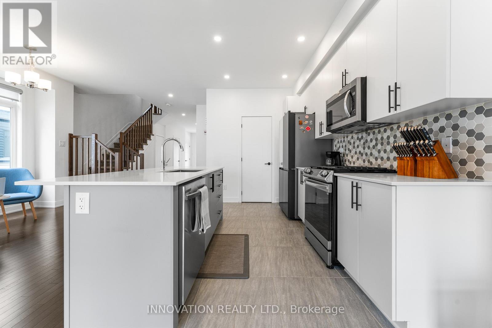 617 Rathburn Lane, Ottawa, Ontario  K1T 0V7 - Photo 12 - X12167626