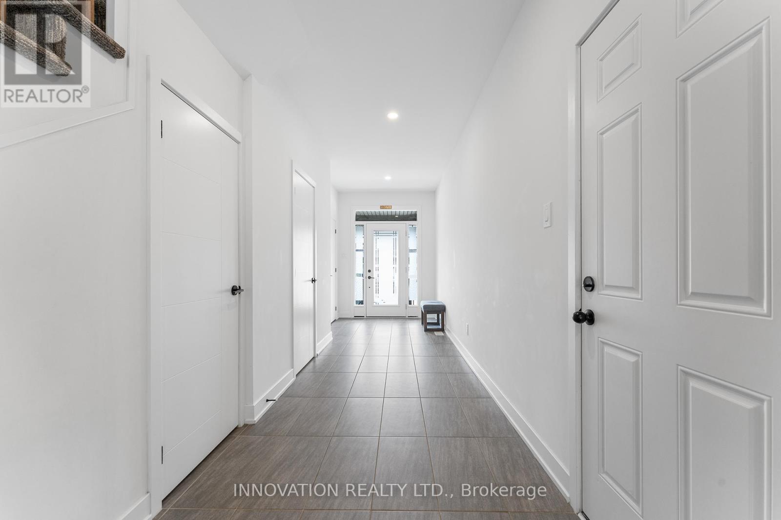 617 Rathburn Lane, Ottawa, Ontario  K1T 0V7 - Photo 2 - X12167626