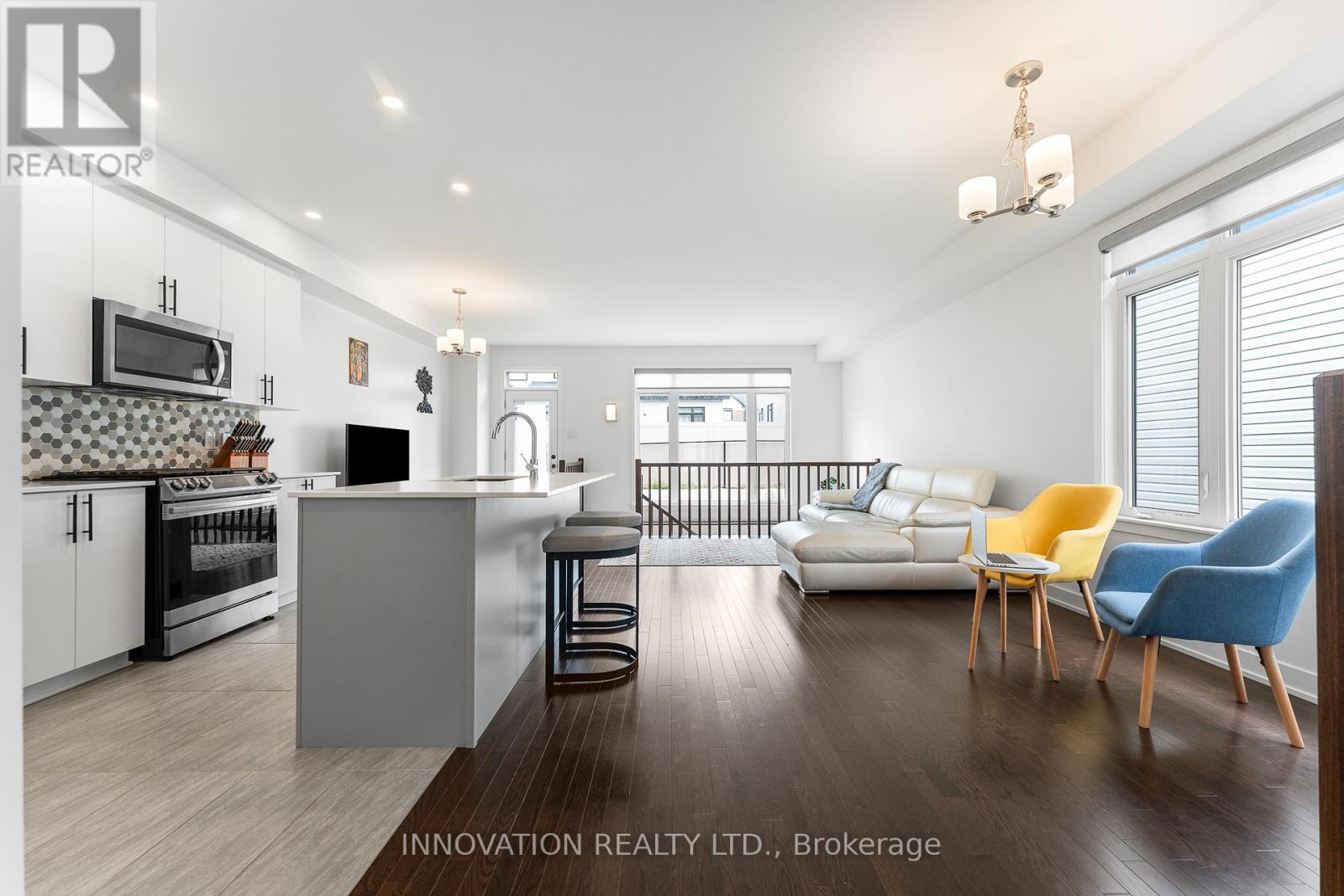 617 Rathburn Lane, Ottawa, Ontario  K1T 0V7 - Photo 5 - X12167626