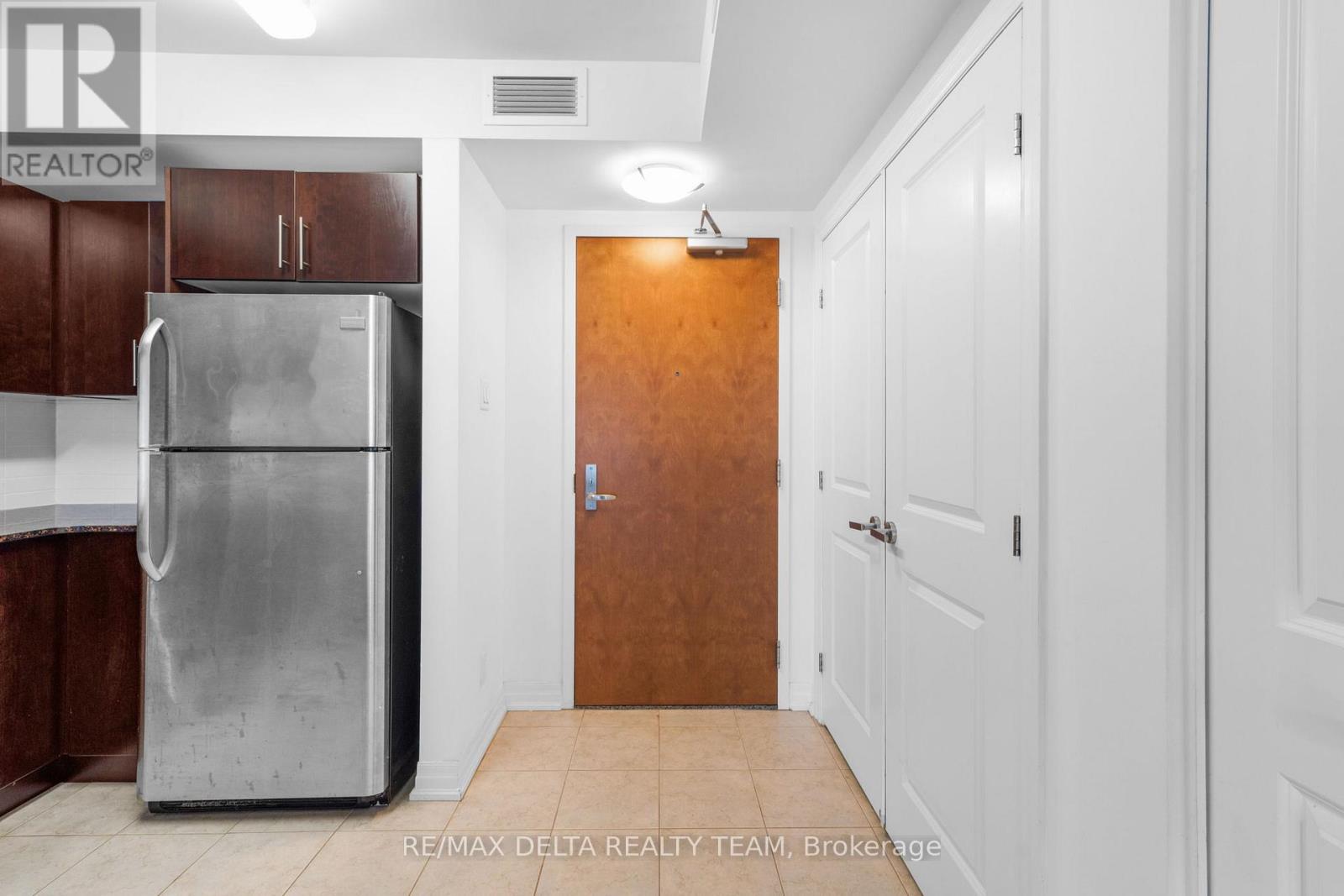 403 - 242 Rideau Street, Ottawa, Ontario  K1N 0B7 - Photo 4 - X12213475