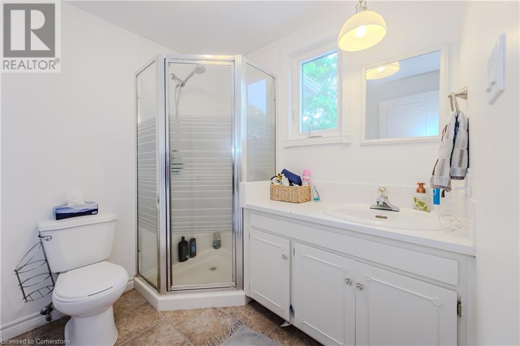 301 Shakespeare Drive, Waterloo, Ontario  N2L 2T9 - Photo 15 - 40693647