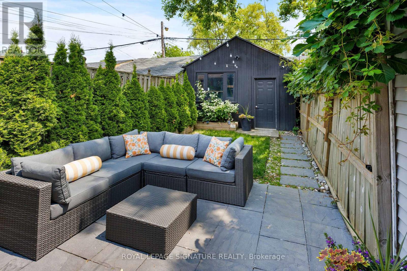 643 Shaw Street, Toronto, Ontario  M6G 3L8 - Photo 19 - C12213965