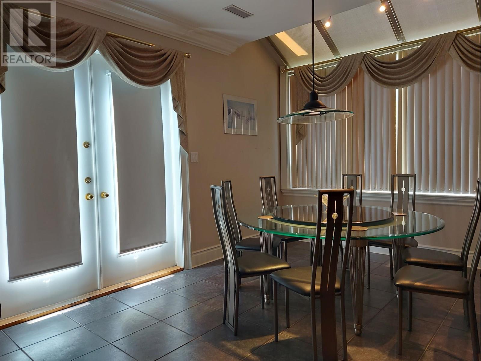 8038 Cloverlake Court, Burnaby, British Columbia  V5A 3R8 - Photo 12 - R3014172