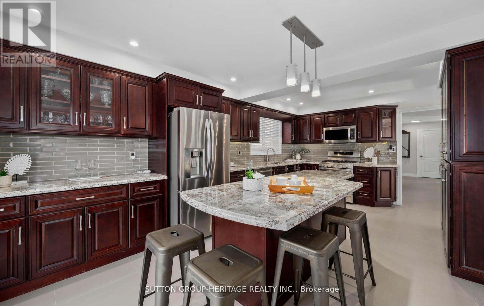 101 Parnell Crescent, Whitby, Ontario  L1R 1X1 - Photo 8 - E12213872