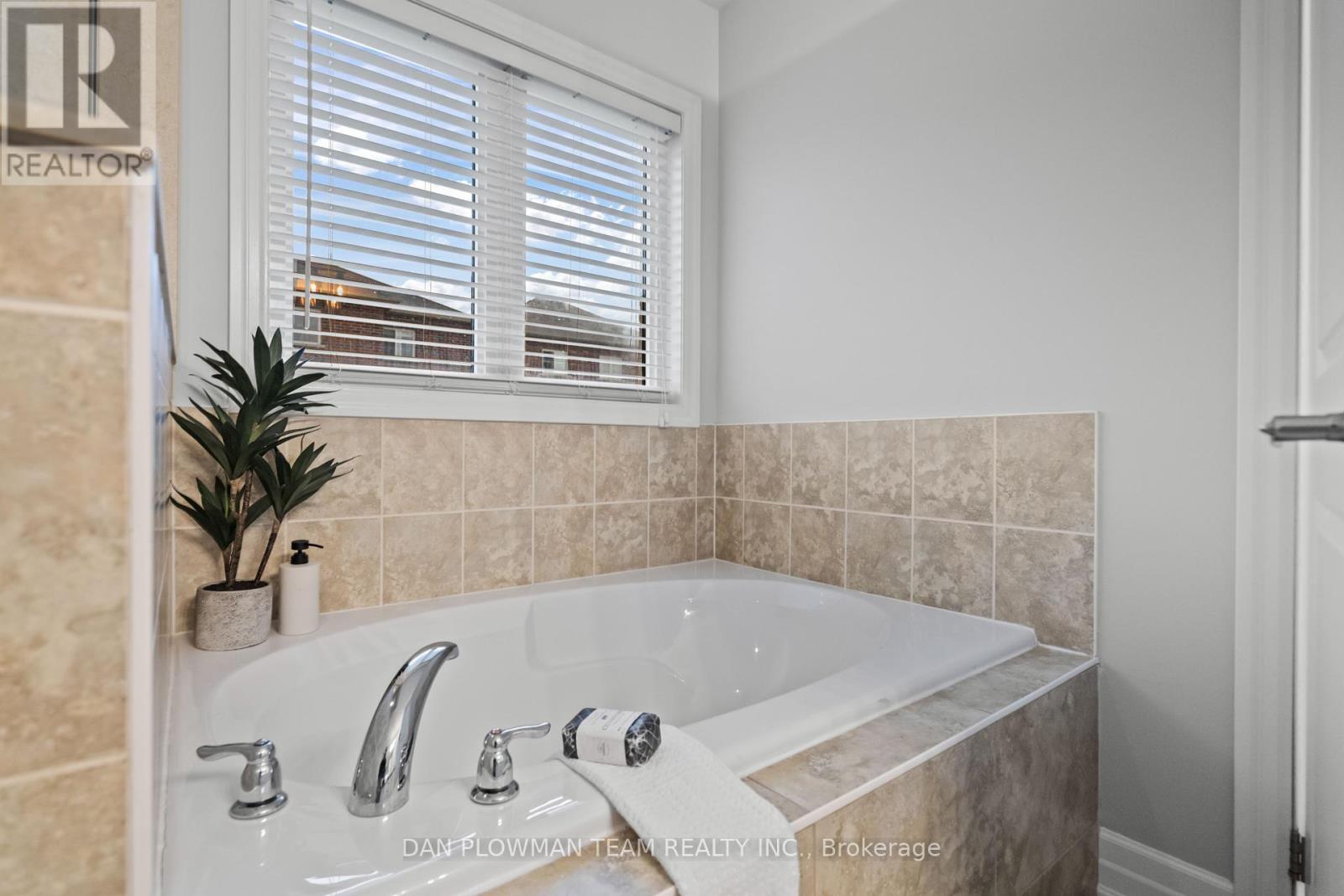 527 Halo Street, Oshawa, Ontario  L1L 0H9 - Photo 24 - E12213905