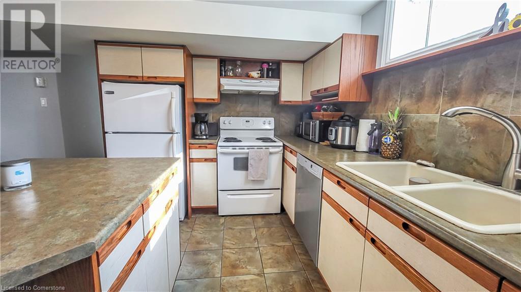 326 Victoria Street S Unit# B, Kitchener, Ontario  N2M 3A3 - Photo 2 - 40740035