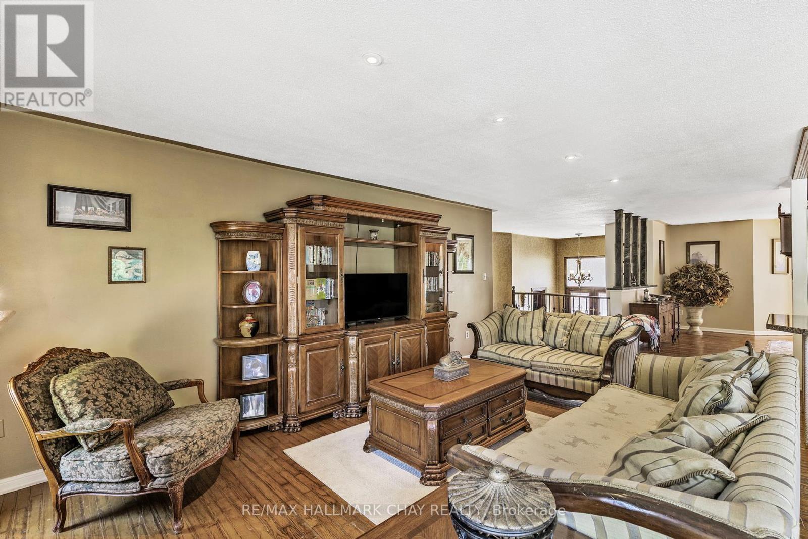 2 Old Hickory Lane, Wasaga Beach, Ontario  L9Z 3A9 - Photo 11 - S12213909