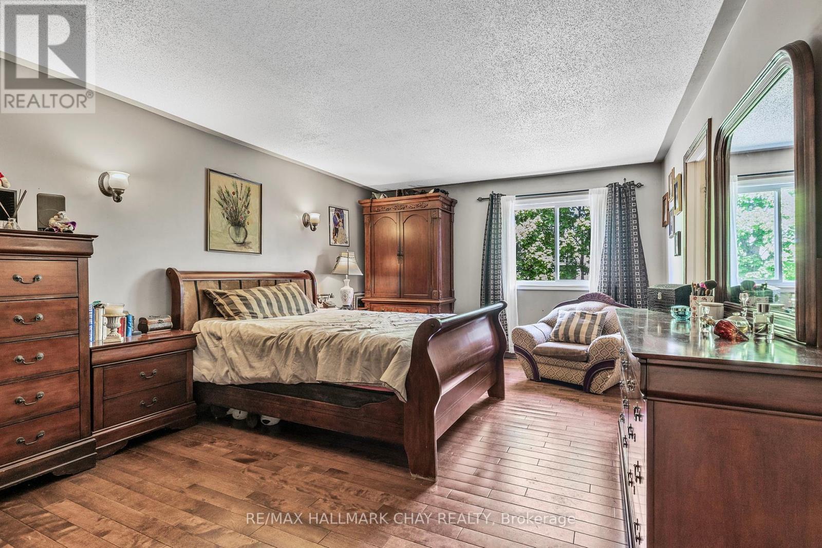 2 Old Hickory Lane, Wasaga Beach, Ontario  L9Z 3A9 - Photo 16 - S12213909
