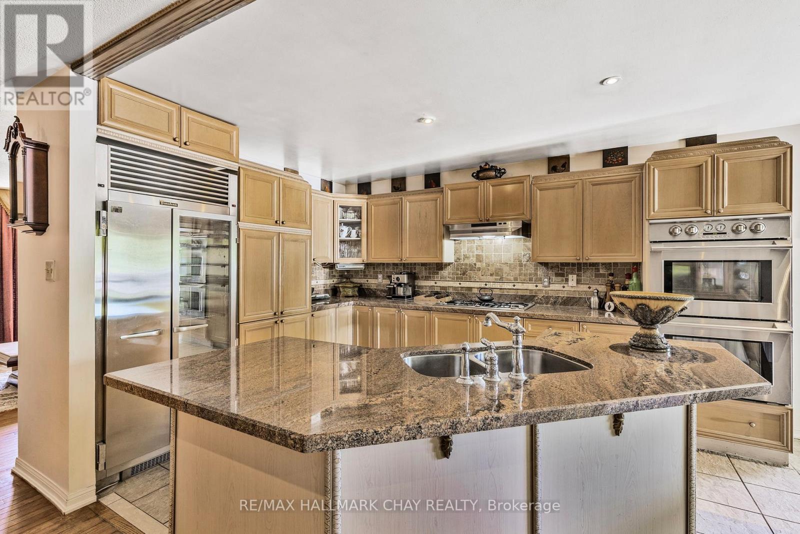 2 Old Hickory Lane, Wasaga Beach, Ontario  L9Z 3A9 - Photo 9 - S12213909