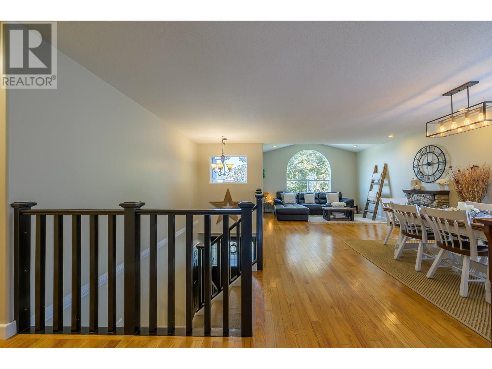 682 Sandstone Place, Kamloops, British Columbia  V2B 8M4 - Photo 3 - 10351852