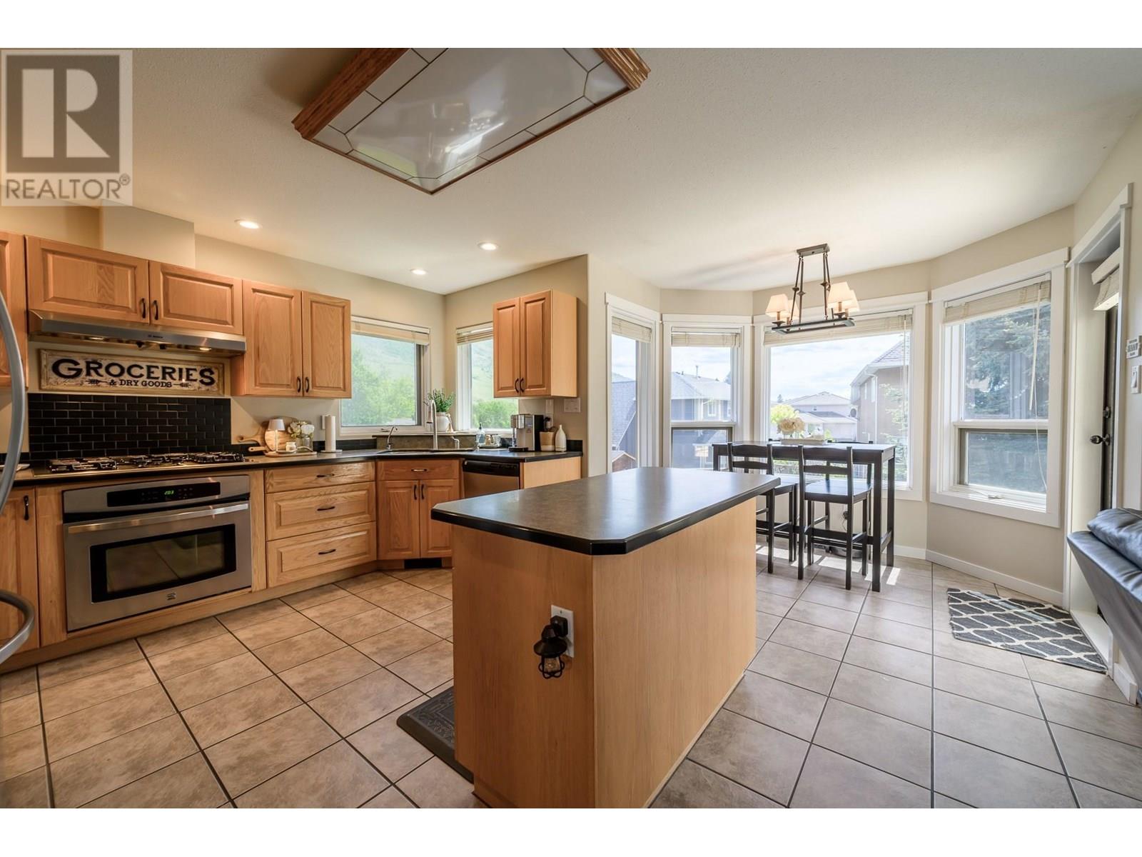 682 Sandstone Place, Kamloops, British Columbia  V2B 8M4 - Photo 7 - 10351852