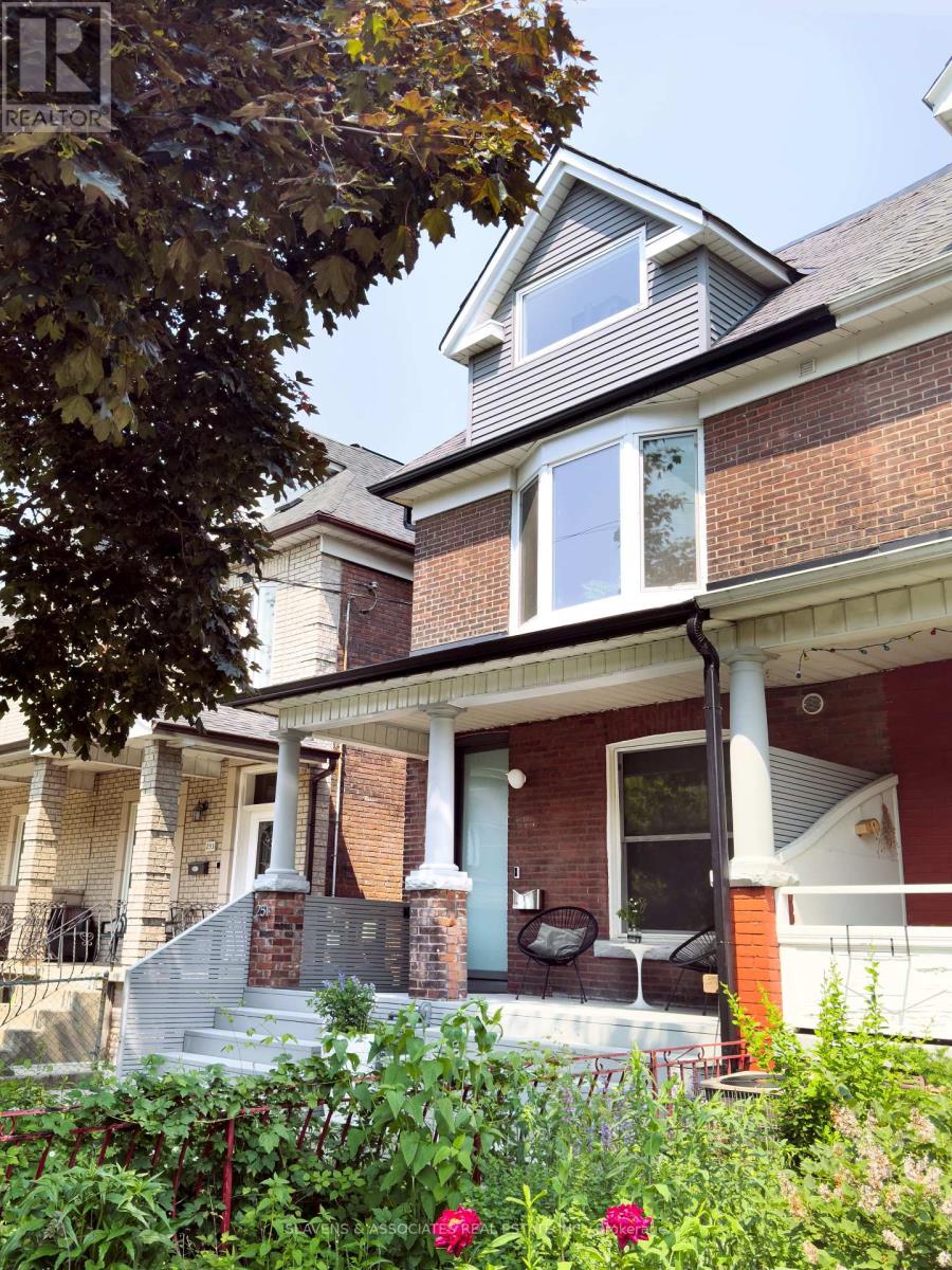 251 ST CLARENS AVENUE, Toronto, Ontario