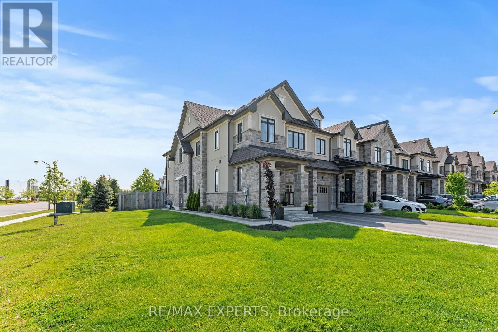 52 Doris Pawley Crescent, Caledon, Ontario  L7C 4E7 - Photo 2 - W12200927