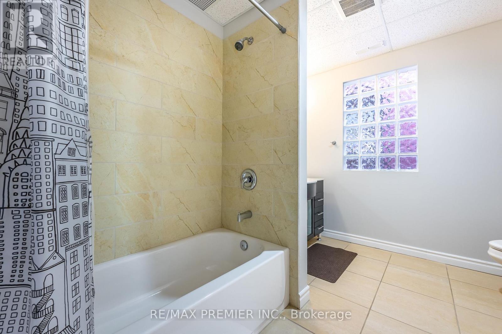 4507 Queen Street, Niagara Falls, Ontario  L2E 2L4 - Photo 21 - X12201472
