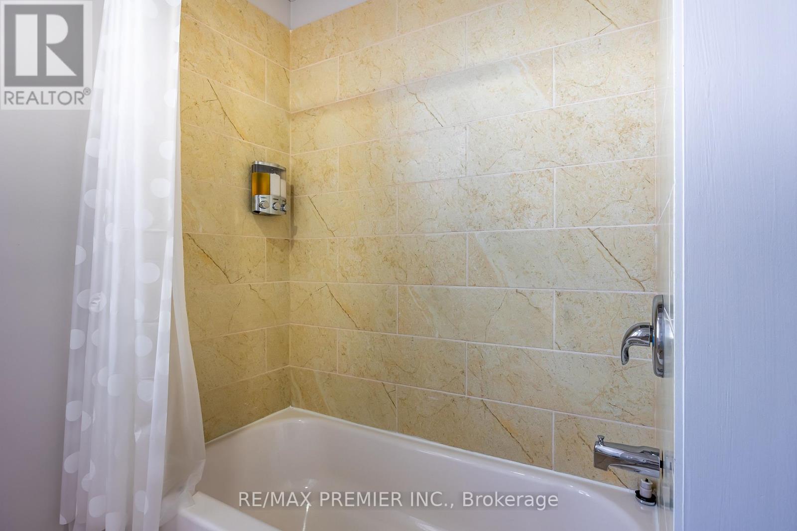 4507 Queen Street, Niagara Falls, Ontario  L2E 2L4 - Photo 6 - X12201472