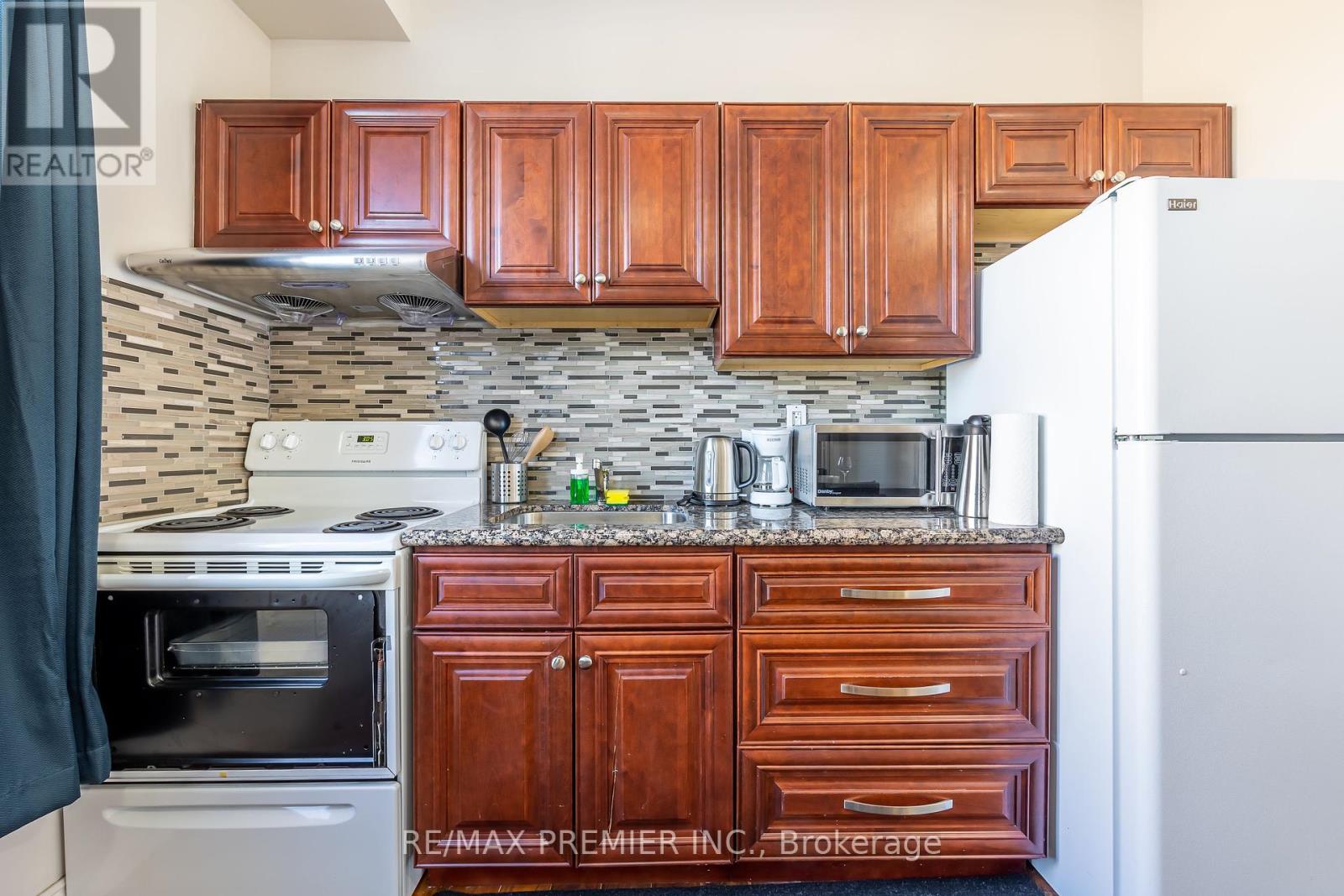 4507 Queen Street, Niagara Falls, Ontario  L2E 2L4 - Photo 4 - X12201472