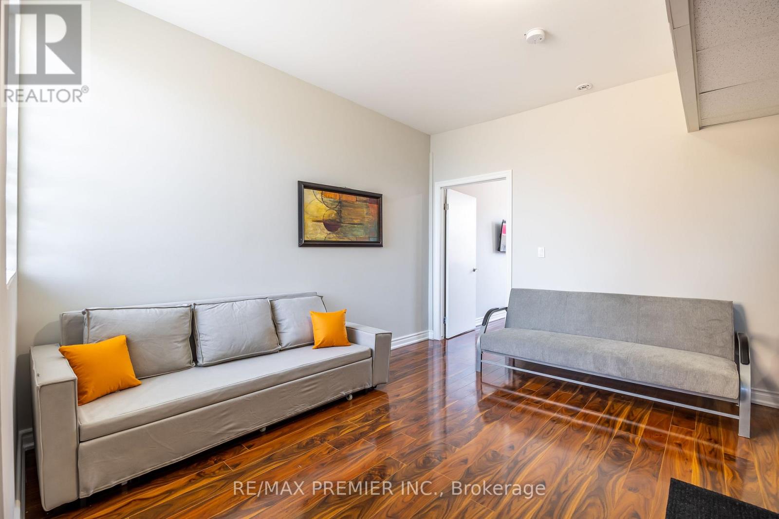 4507 Queen Street, Niagara Falls, Ontario  L2E 2L4 - Photo 9 - X12201472
