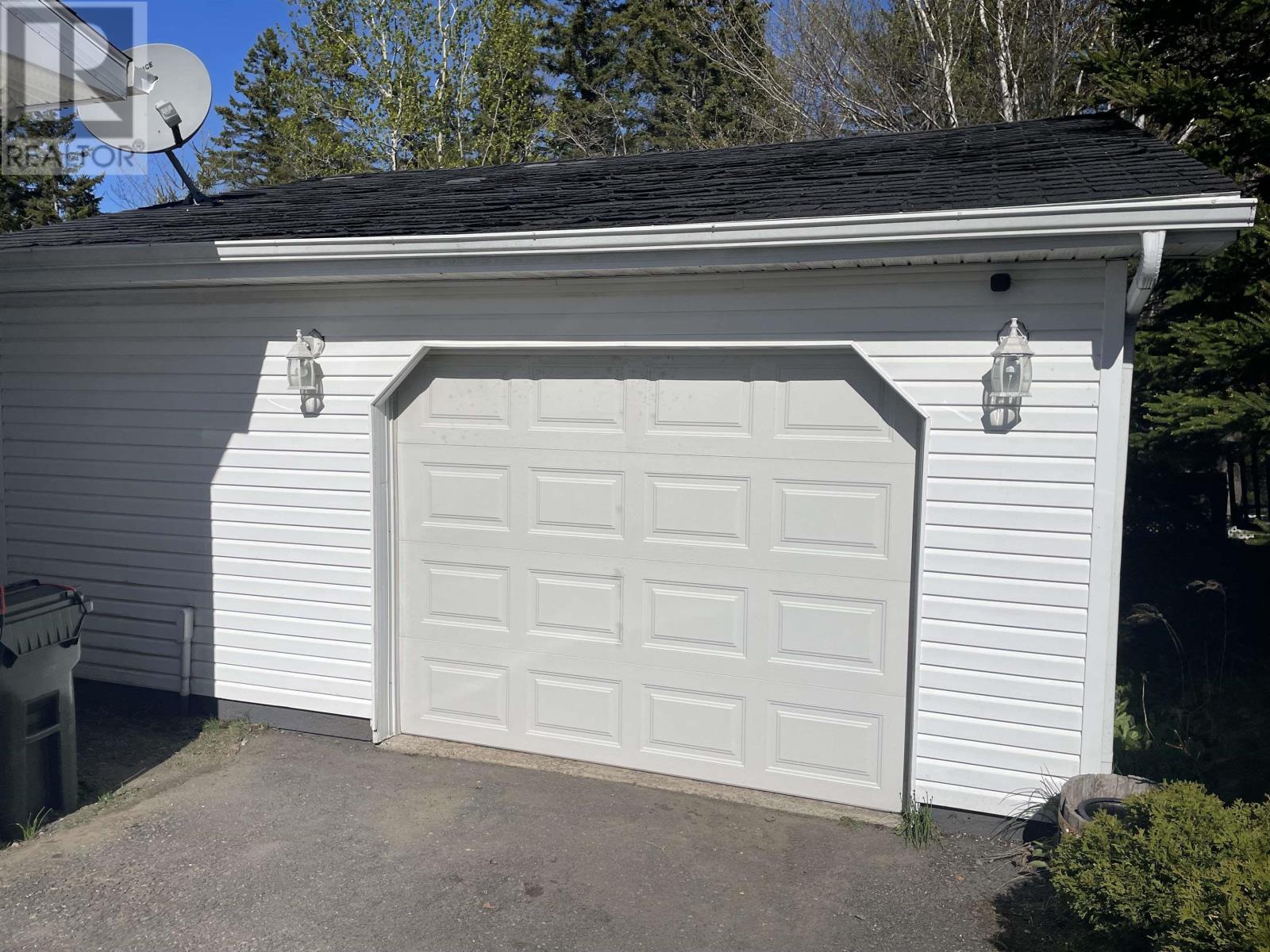 Property at 559 Cottage Road image 4