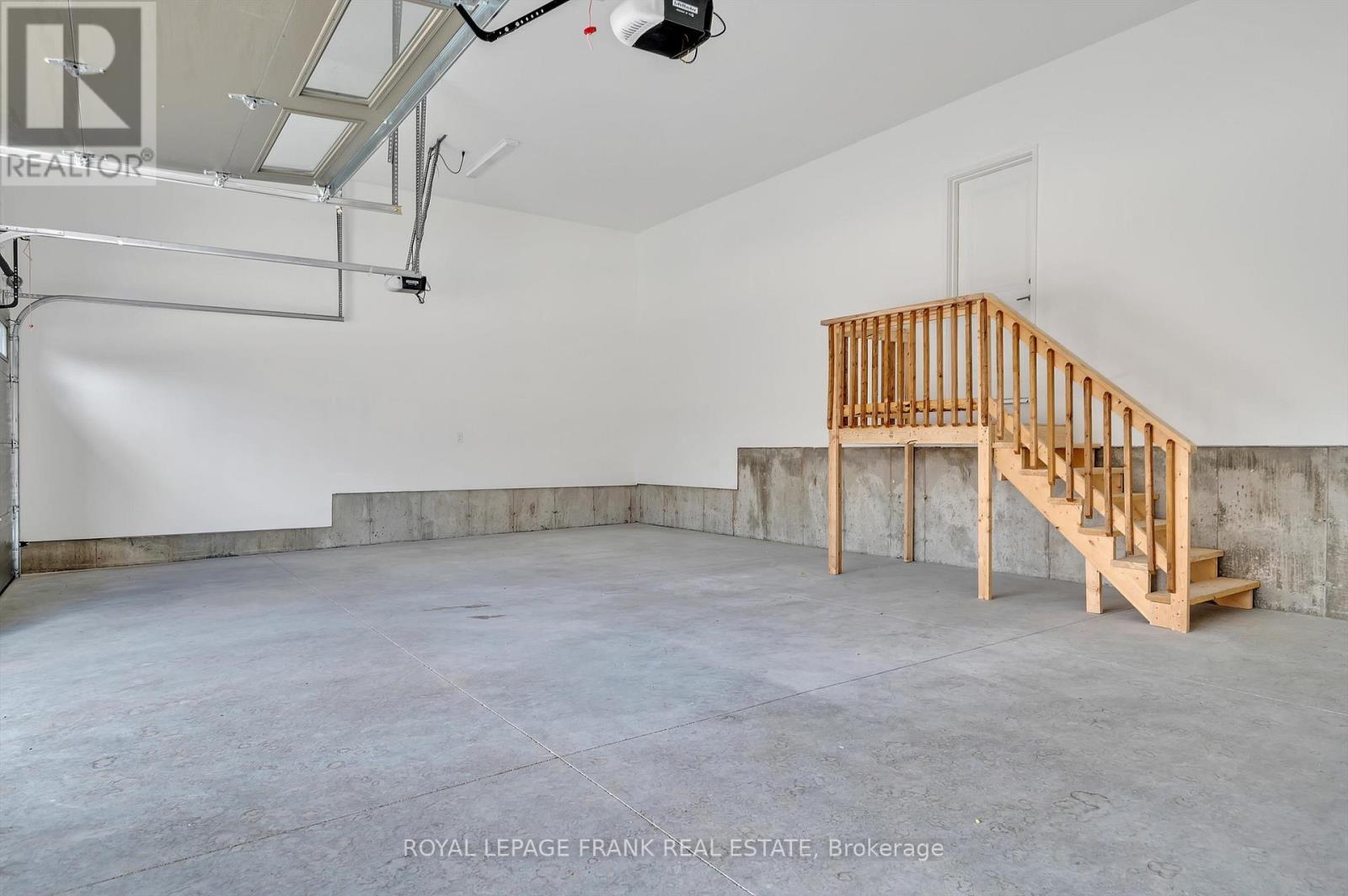 7 Nipigon Street, Kawartha Lakes, Ontario  K0M 1N0 - Photo 31 - X12214023