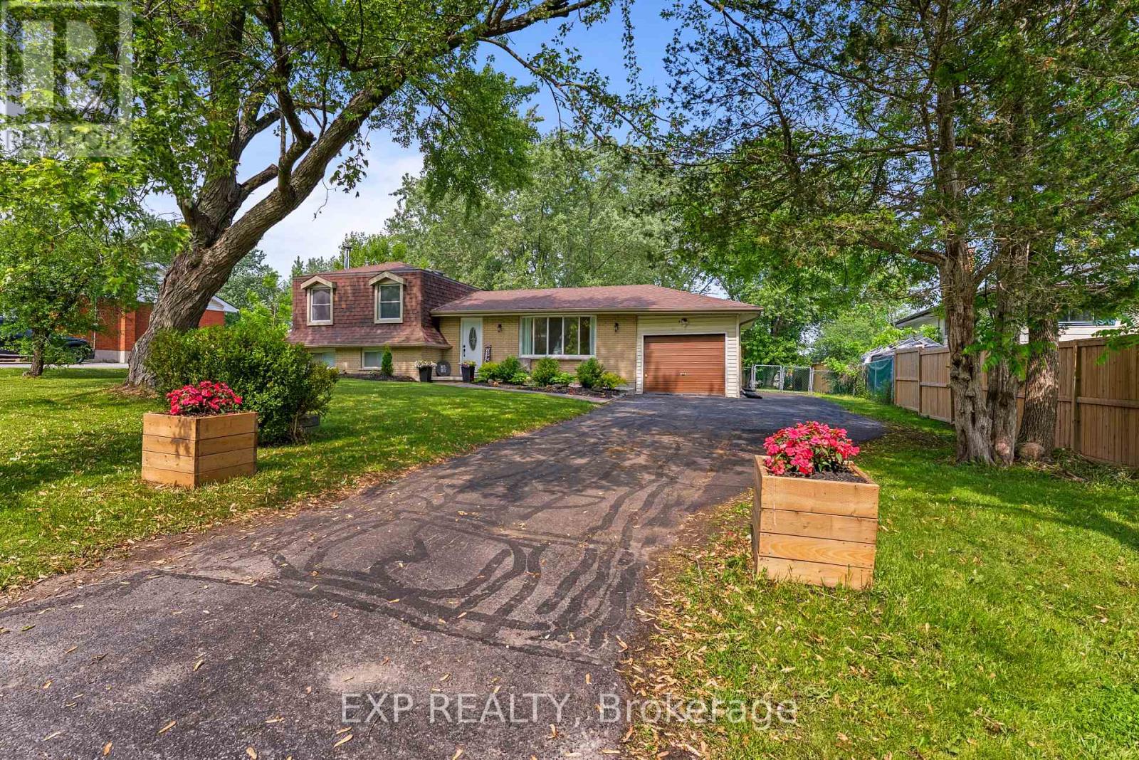 512 Whites Road, Quinte West, Ontario  K8V 5P8 - Photo 2 - X12214029
