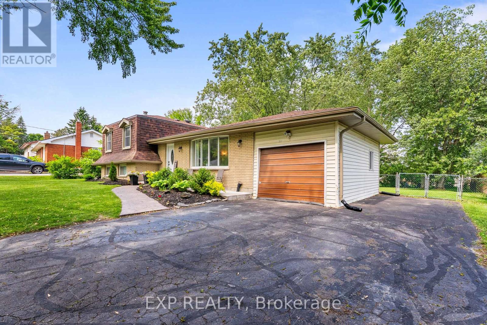 512 Whites Road, Quinte West, Ontario  K8V 5P8 - Photo 4 - X12214029