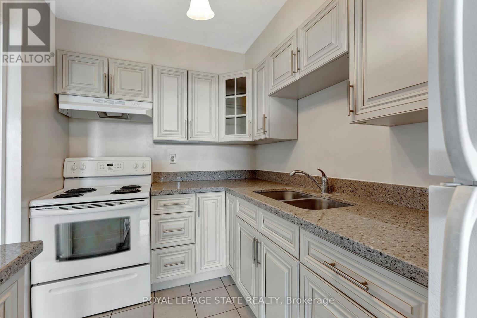 1505 - 2263 Marine Drive, Oakville, Ontario  L6L 5K1 - Photo 8 - W12213886