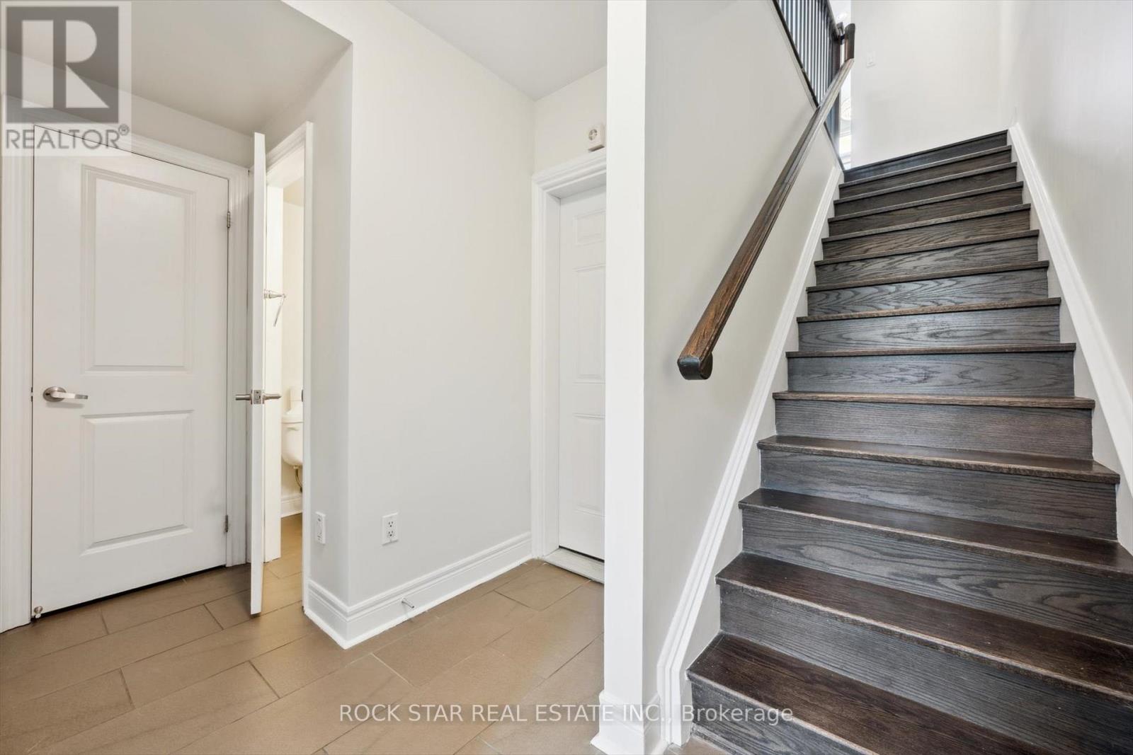 819c Oxford Street, Toronto (Mimico), Ontario  M8Z 0B3 - Photo 3 - W12213899
