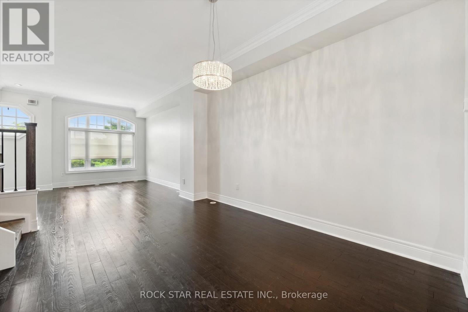 819c Oxford Street, Toronto (Mimico), Ontario  M8Z 0B3 - Photo 4 - W12213899