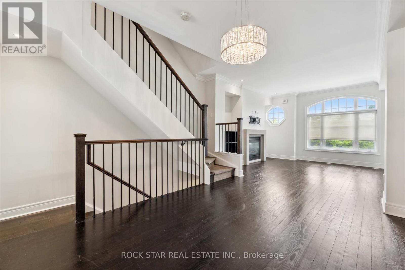 819c Oxford Street, Toronto (Mimico), Ontario  M8Z 0B3 - Photo 5 - W12213899