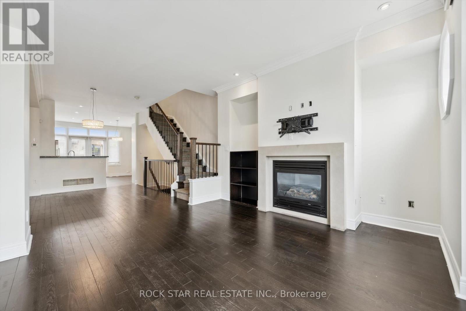 819c Oxford Street, Toronto (Mimico), Ontario  M8Z 0B3 - Photo 8 - W12213899